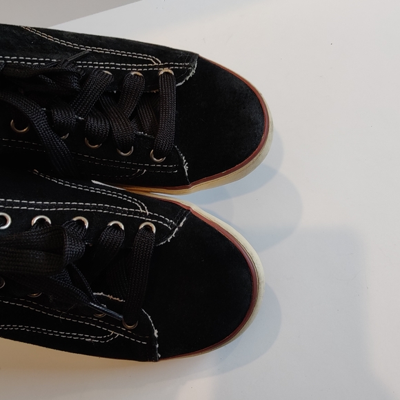 Simple Women's Suede Sneakers - Picture 2 of 8